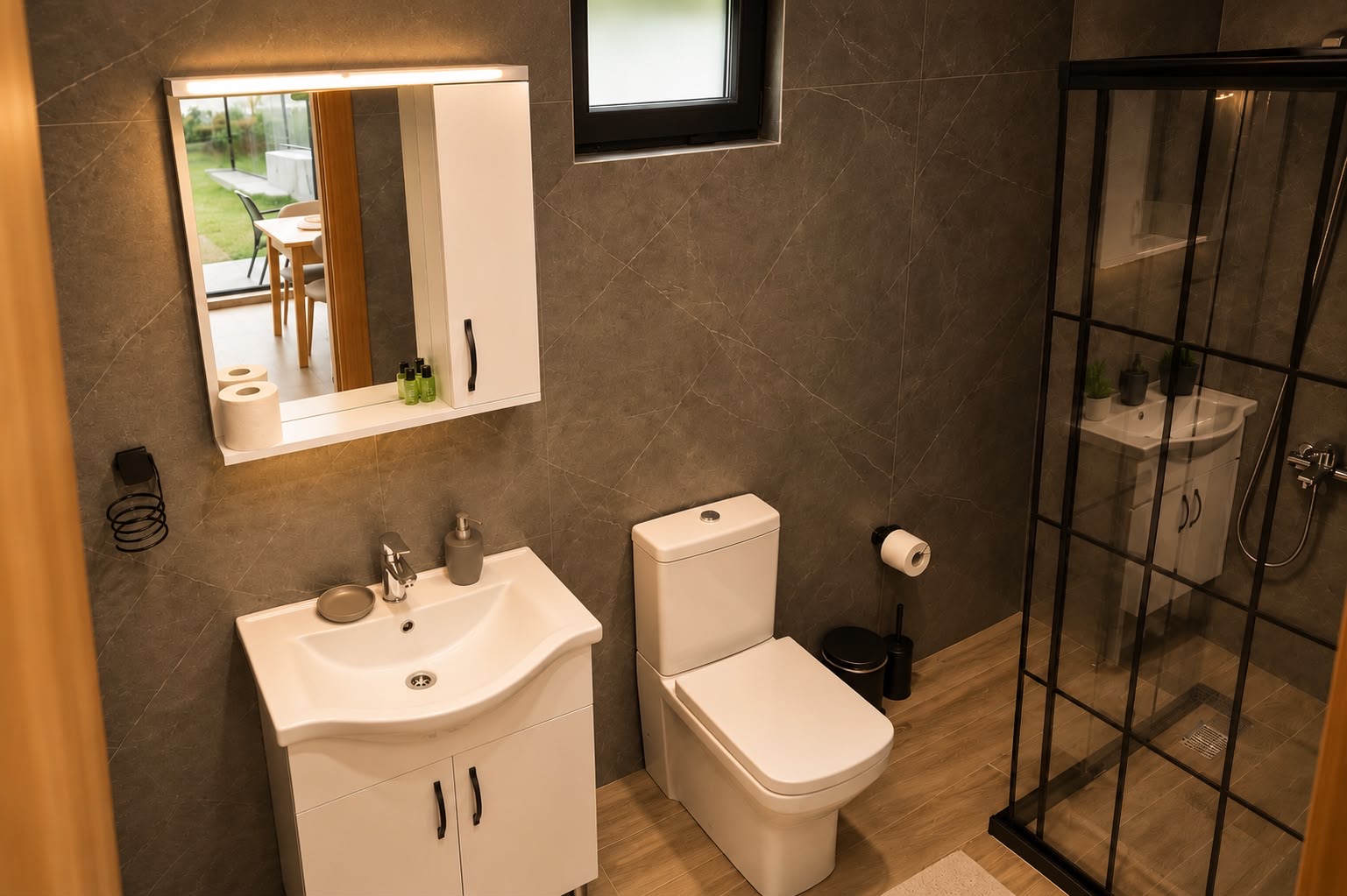 Duşlu banyo